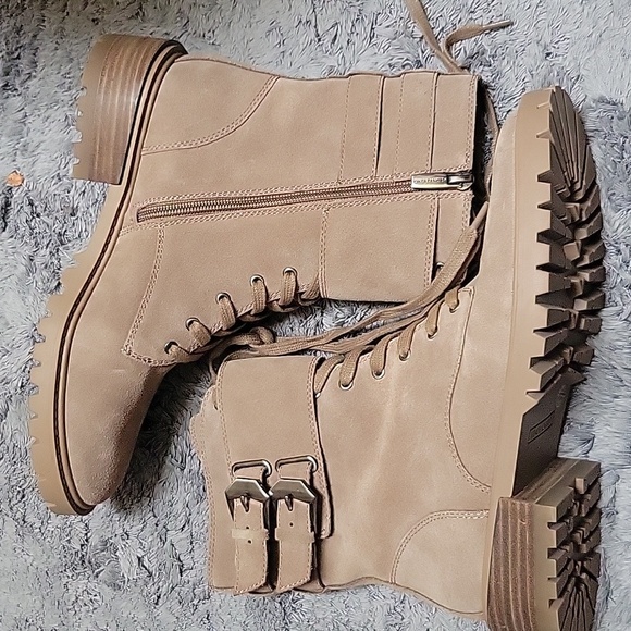 NEW Vince Camuto Women's Fawdry Combat Boot SIZE 7.5 - Picture 2 of 9